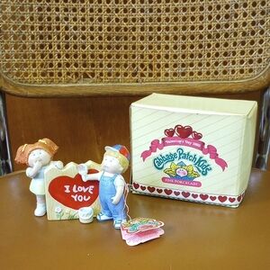 Cabbage Patch Kids Porcelain Figurine.  Valentine's Day 1985.  I Love You